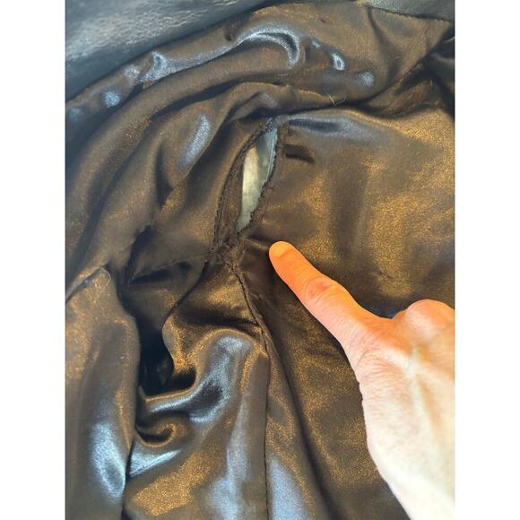 Vintage Women’s Black Genuine Leather Jacket with Buttons and Belt - Picture 8 of 10